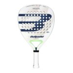 Bullpadel Pearl Bea Gonzalez 2025 padel racket in wit en roze design.