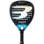 Bullpadel Vertex 05 CMF padel racket met zwarte en blauwe details